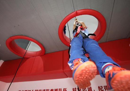 浙江安全體驗館系列之杭州“笑笑橙”青少年消防應急安全體驗館高空緩降